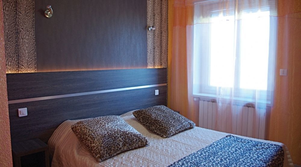 Logis Hotel Centrotel Et Spa Bulles D'Allier Монмаро Экстерьер фото